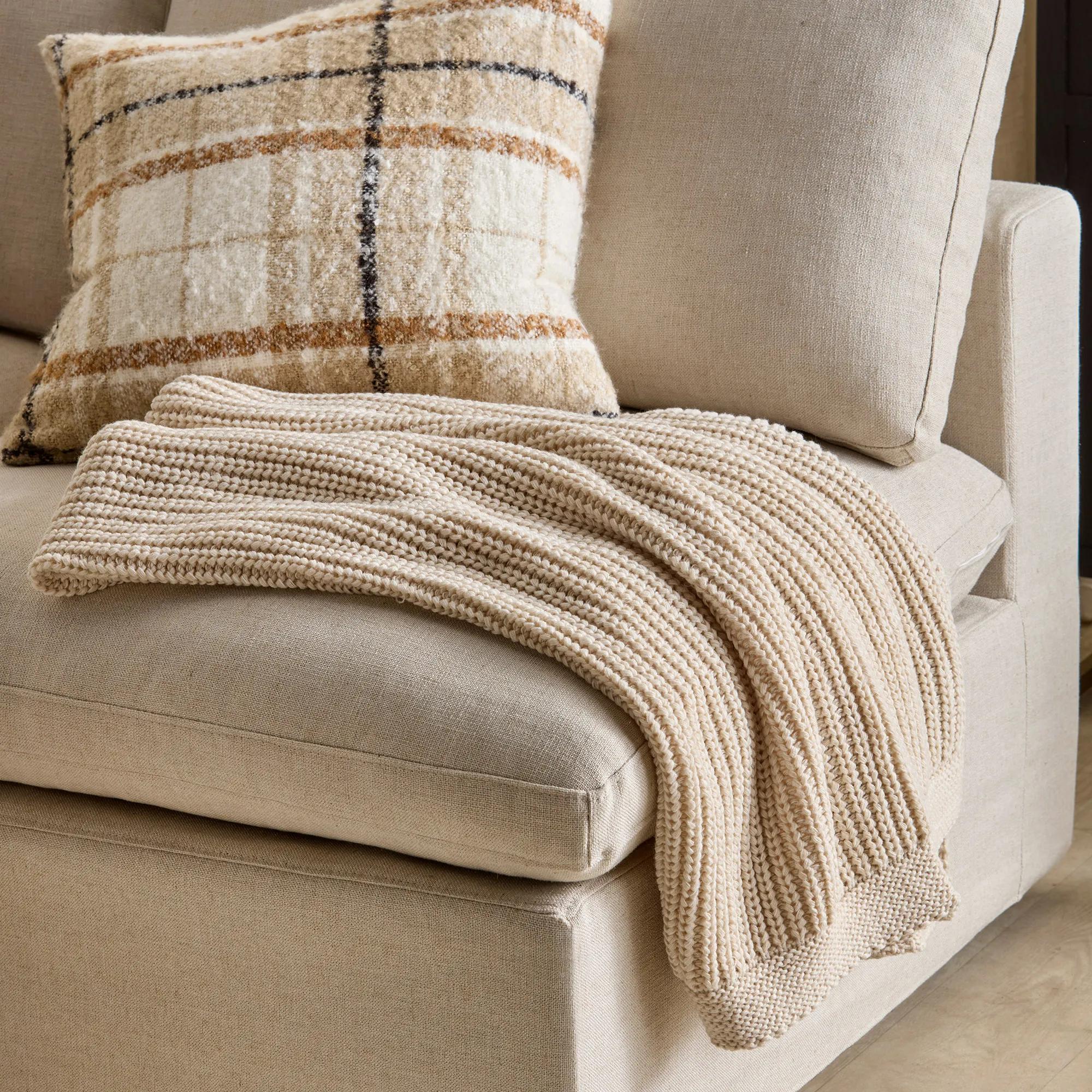Decorative Throws & Blankets – Bouclair