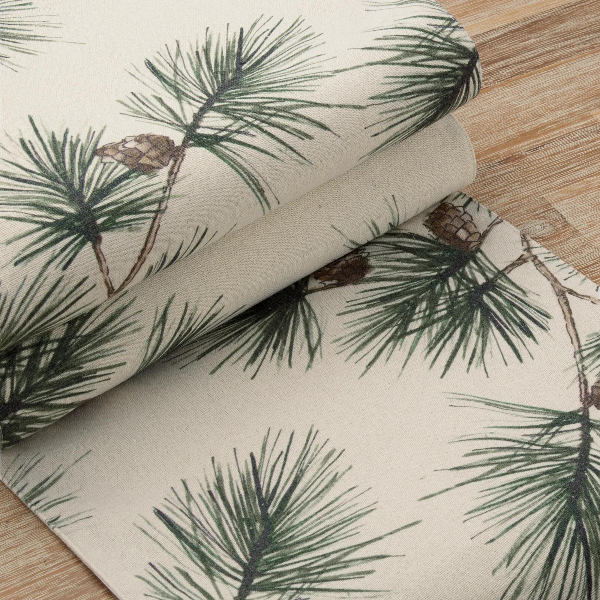 Chemin de table de branches de pin