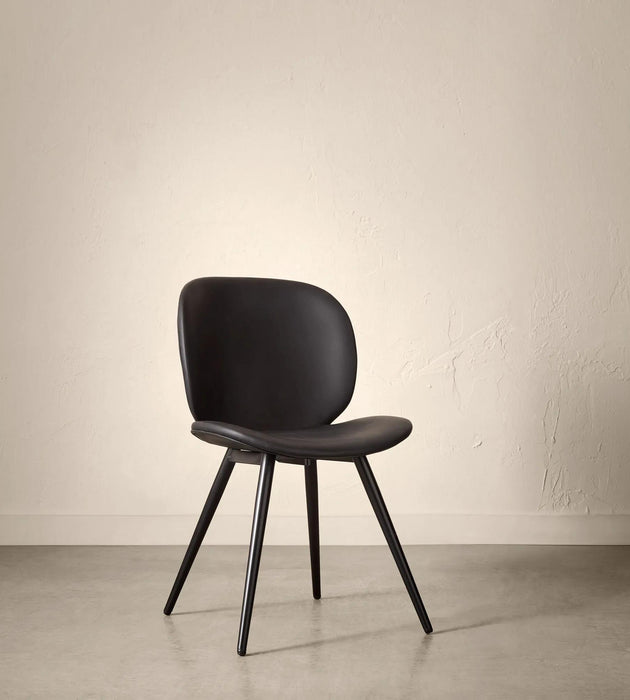 Chaise en similicuir et pattes noires métalliques Noir
