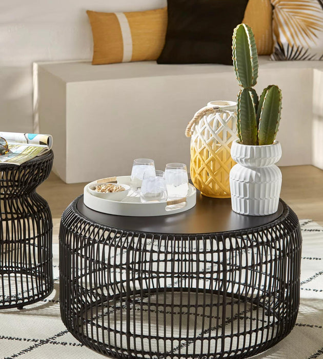 Cactus artificiel dans un pot en céramique